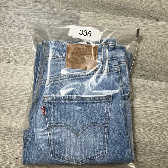 Levi's Premium 70s High Slim Straight Jeans Womens Size 26 Light Wash Denim - Picture 7 of 7